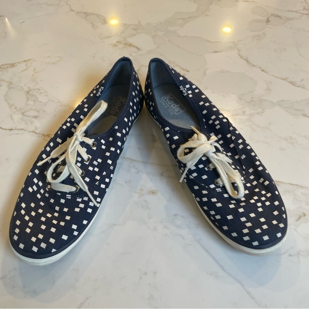 Size 10 women’s KEDS. EUC. Navy and white. Cute, casual shoe! Nautical vibes - Picture 5 of 7